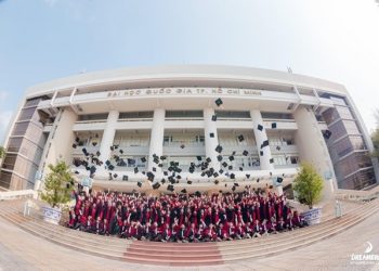 Sinh viên Đại học Quốc gia Thành phố Hồ Chí Minh ngày tốt nghiệp.