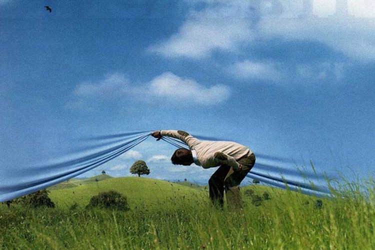 Cỏ ở ngọn đồi bên kia xanh hơn