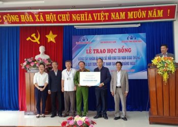 Quỹ Toyota Việt Nam tặng học bổng “Vòng tay nhân ái” tại tỉnh Quảng Ngãi