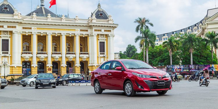 Toyota tặng quà tri ân khách hàng nhân dịp 25 năm thành lập