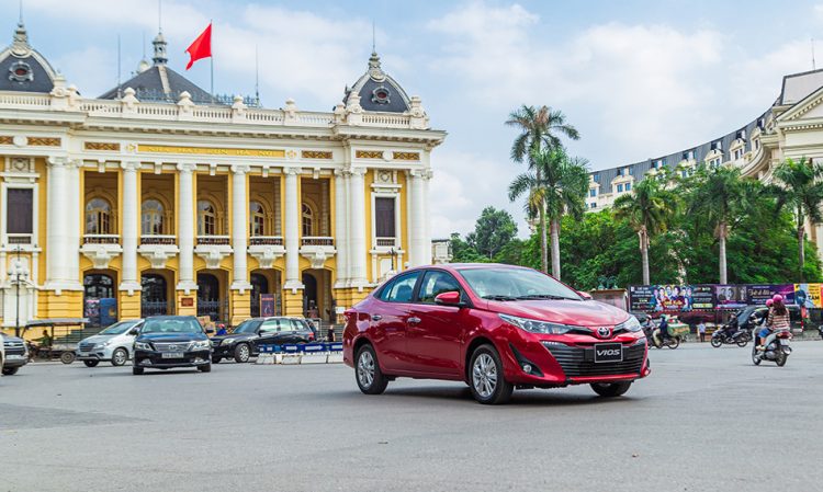 Toyota tặng quà tri ân khách hàng nhân dịp 25 năm thành lập