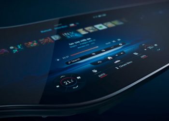 Mercedes-Benz ra mắt màn hình ô tô siêu mỏng 56 inch lớn nhất thế giới trên xe điện EQS - 3