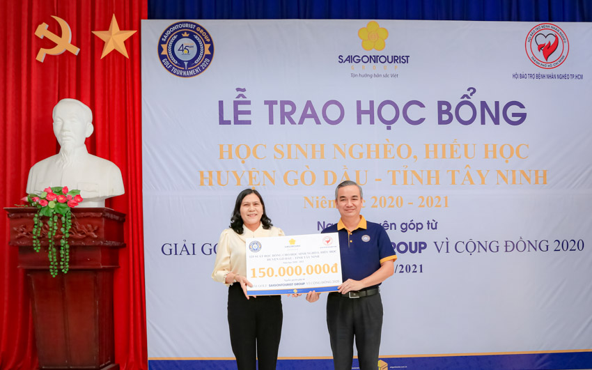 Saigontourist Group trao học bổng cho học sinh nghèo - 1