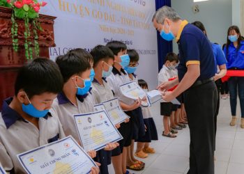 Saigontourist Group trao học bổng cho học sinh nghèo - 2