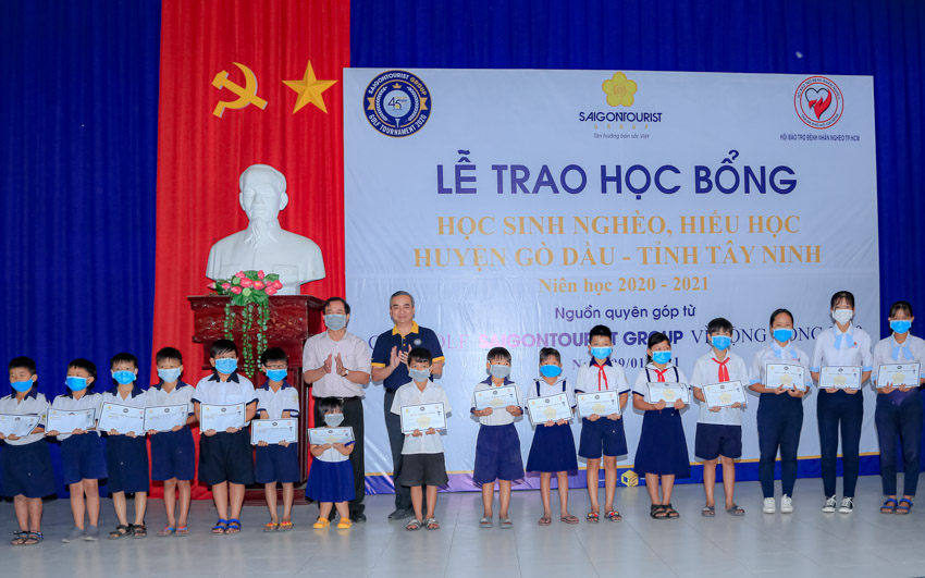 Saigontourist Group trao học bổng cho học sinh nghèo - 3