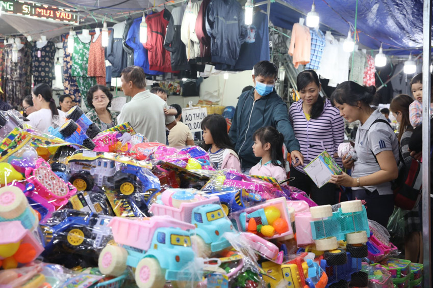 Hàng trăm sản phẩm phục vụ tại hội chợ mua sắm tết hàng Việt Nam - Thái Lan - 19