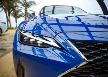 Cận ảnh Lexus IS 2021 “mở hàng” năm mới