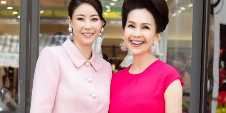 Diễm My, Hà Kiều Anh “hack tuổi” trong trang phục màu hồng tươi tắn - 1