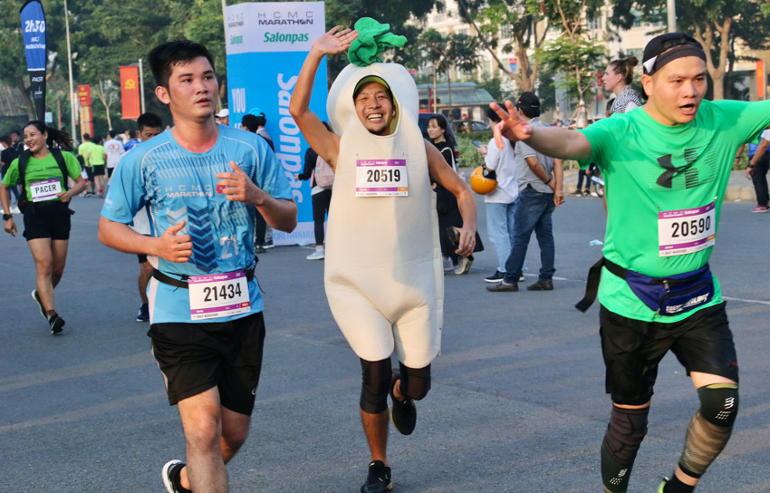 Salonpas HCMC Marathon 2021 - Kỷ lục mới được xác lập ở cả bảng nam và nữ cự ly 42km - 2