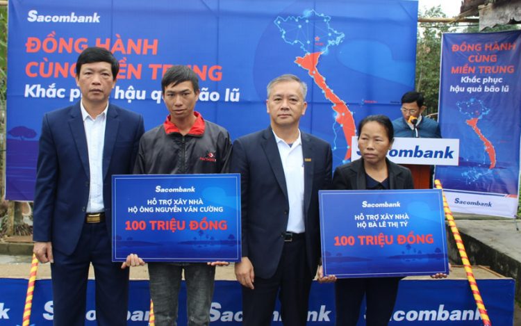 Sacombank dành gần 8,5 tỷ đồng hỗ trợ người dân miền Trung