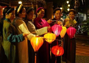 Áo dài, lồng đèn và đêm phố cổ - 5