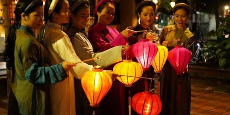 Áo dài, lồng đèn và đêm phố cổ - 5