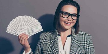 Tiền và vận động cơ thể cũng mua được hạnh phúc? - 1