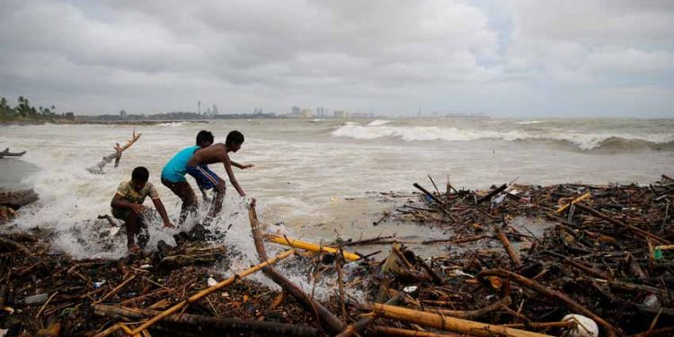 Con người phản ứng ra sao trước những đại họa thiên nhiên? - 1