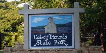 Muốn làm giàu hãy đến Arkannas để nhặt kim cương - 1