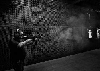 Người dân được sở hữu súng để chống tội phạm ở Brazil - 1