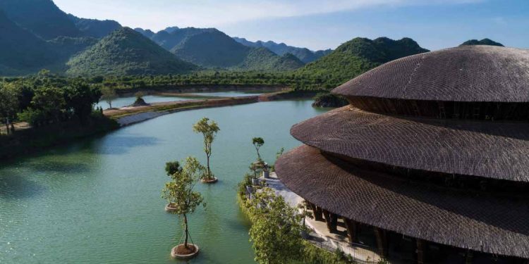 Mái vòm tre trên nhà hàng ven hồ - Kiệt tác kiến trúc mới của KTS Võ Trọng Nghĩa
