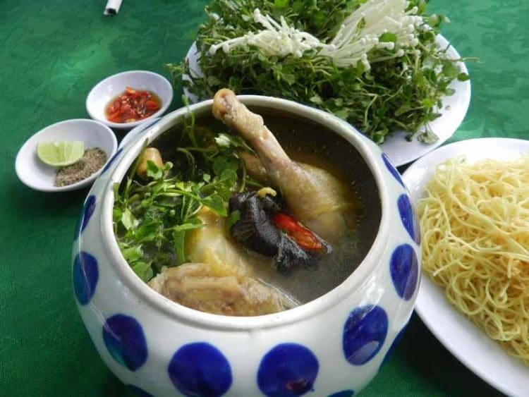 Khi gà tre cục tác... củ sen - 1