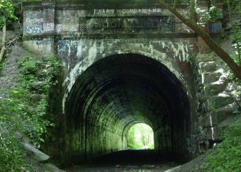 Những đường hầm ma ám với bối cảnh thực sự rùng rợn - 5