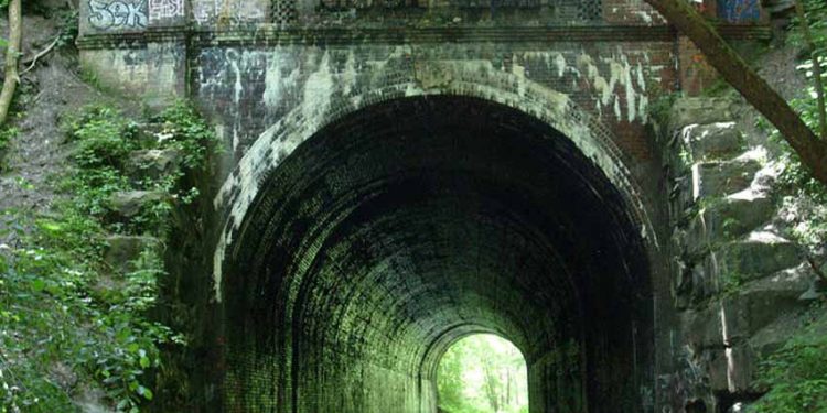 Những đường hầm ma ám với bối cảnh thực sự rùng rợn - 5