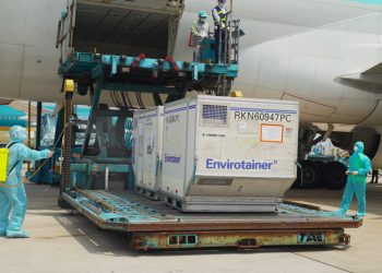 Lô COVID-19 Vaccine AstraZeneca đầu tiên đã về đến Việt Nam-2