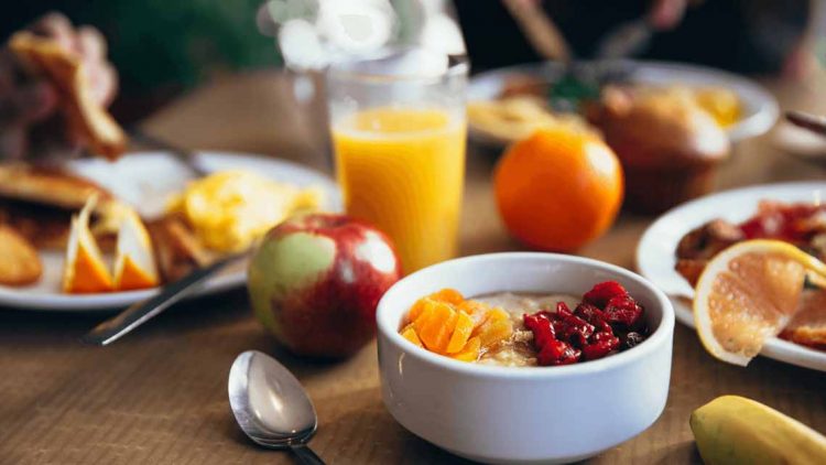 10 thực phẩm làm cho bạn trông mệt mỏi