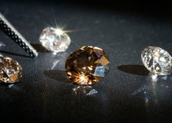 Kim cương nhân tạo ngày nay sạch và cứng hơn kim cương tự nhiên