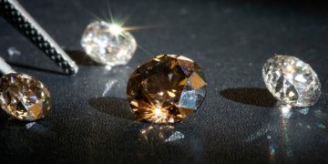 Kim cương nhân tạo ngày nay sạch và cứng hơn kim cương tự nhiên