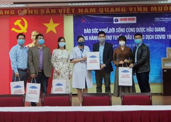 Dược Hậu Giang trao tặng 50.000 chai gel kháng khuẩn đến 3 vùng dịch - 2