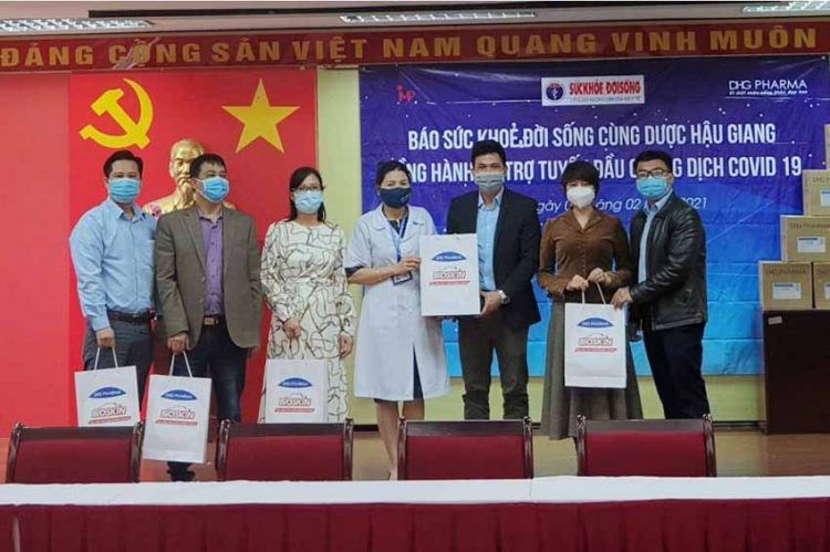 Dược Hậu Giang trao tặng 50.000 chai gel kháng khuẩn đến 3 vùng dịch - 2