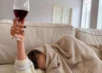 Uống rượu vang có thể ngừa COVID-19? - 2