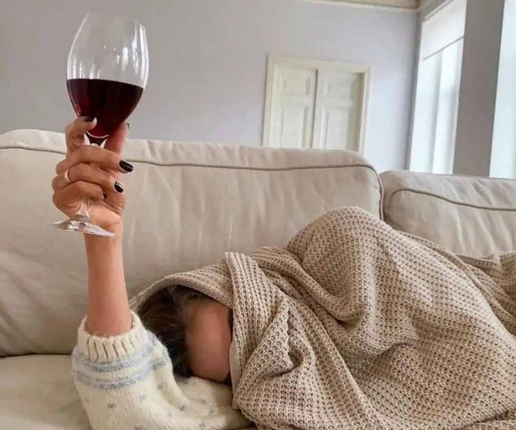 Uống rượu vang có thể ngừa COVID-19? - 2