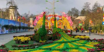 Du khách tìm về đỉnh thiêng Fansipan du xuân cầu an đón lộc - 5