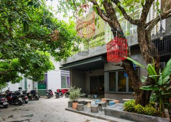 Quán café hoài cổ được cải tạo lại từ một tòa nhà cũ tại Đà Nẵng