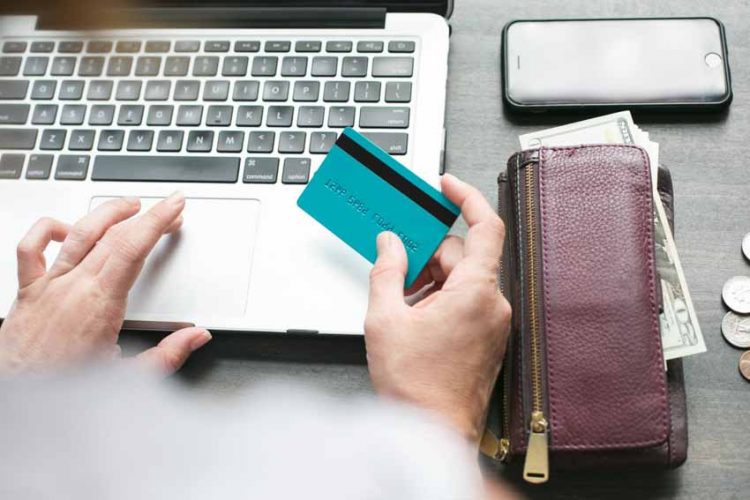 Thủ đoạn dìm và nâng hàng trong thương mại điện tử - 1