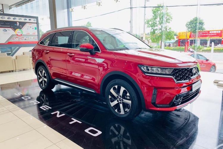 Kia Sorento bất ngờ vượt mặt doanh số Hyundai SantaFe tại Việt Nam-1