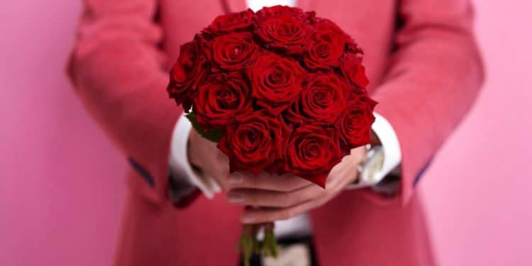 Gửi lời chúc đến người yêu thương dịp Valentine.