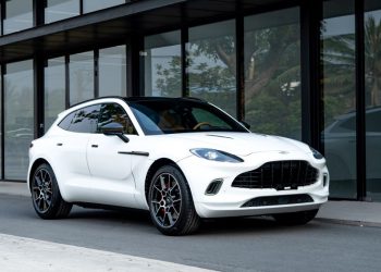 Cận cảnh chiếc SUV siêu sang Aston Martin DBX vừa ra mắt tại Việt Nam