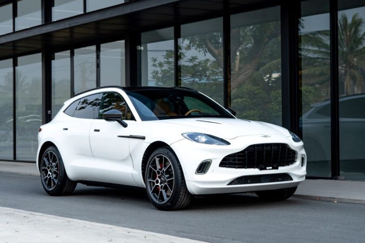 Cận cảnh chiếc SUV siêu sang Aston Martin DBX vừa ra mắt tại Việt Nam