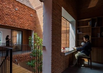 Những cung bậc cảm xúc từ ngôi nhà gạch có hai mái hiên