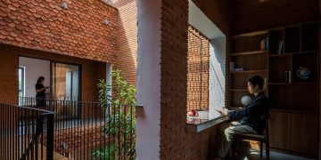 Những cung bậc cảm xúc từ ngôi nhà gạch có hai mái hiên