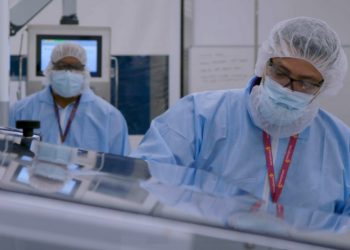 Thử nghiệm vắc xin AZD1222 tại Mỹ giai đoạn III đạt tiêu chí chính trong việc ngăn chặn COVID-19 - 2