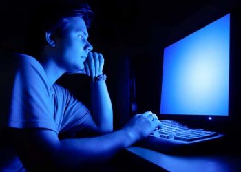 Ánh sáng xanh: Nguyên nhân gây mất ngủ? - 1