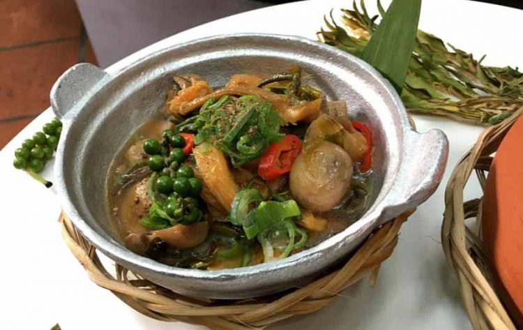 Khi hoa thanh long 'nở' trên bàn tiệc - 4