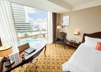 Eastin Grand Saigon chào đón khách - 2