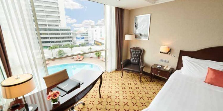 Eastin Grand Saigon chào đón khách - 2