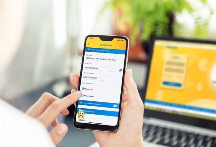 Ngân hàng Việt tăng tốc chuyển đổi số - 1