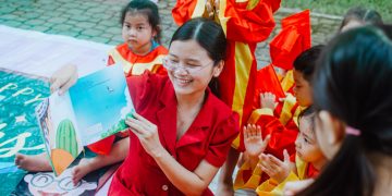 Tác giả Nguyên Trang với hoạt động thực tiễn tại công viên Gia Định vời chủ đề “Kể chuyện bé nghe: Dạy con gieo mầm, cùng con hái quả”