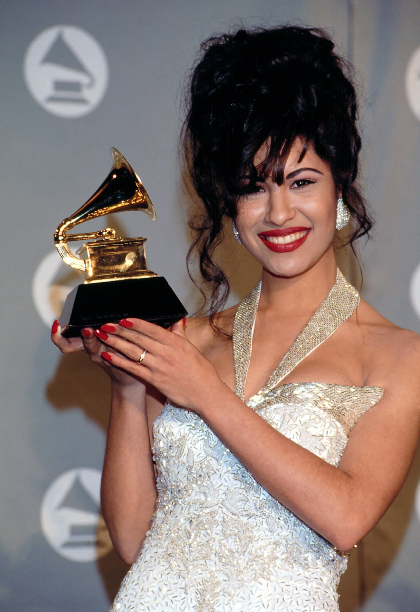 BIS Selena nhận giải Grammy