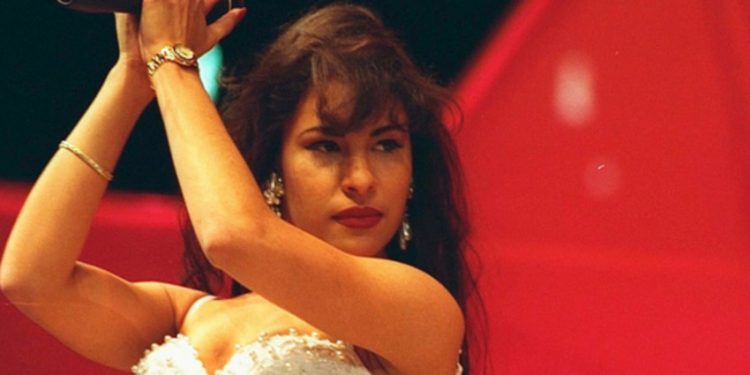 Selena, nữ ca sĩ chết do tay người hâm mộ
